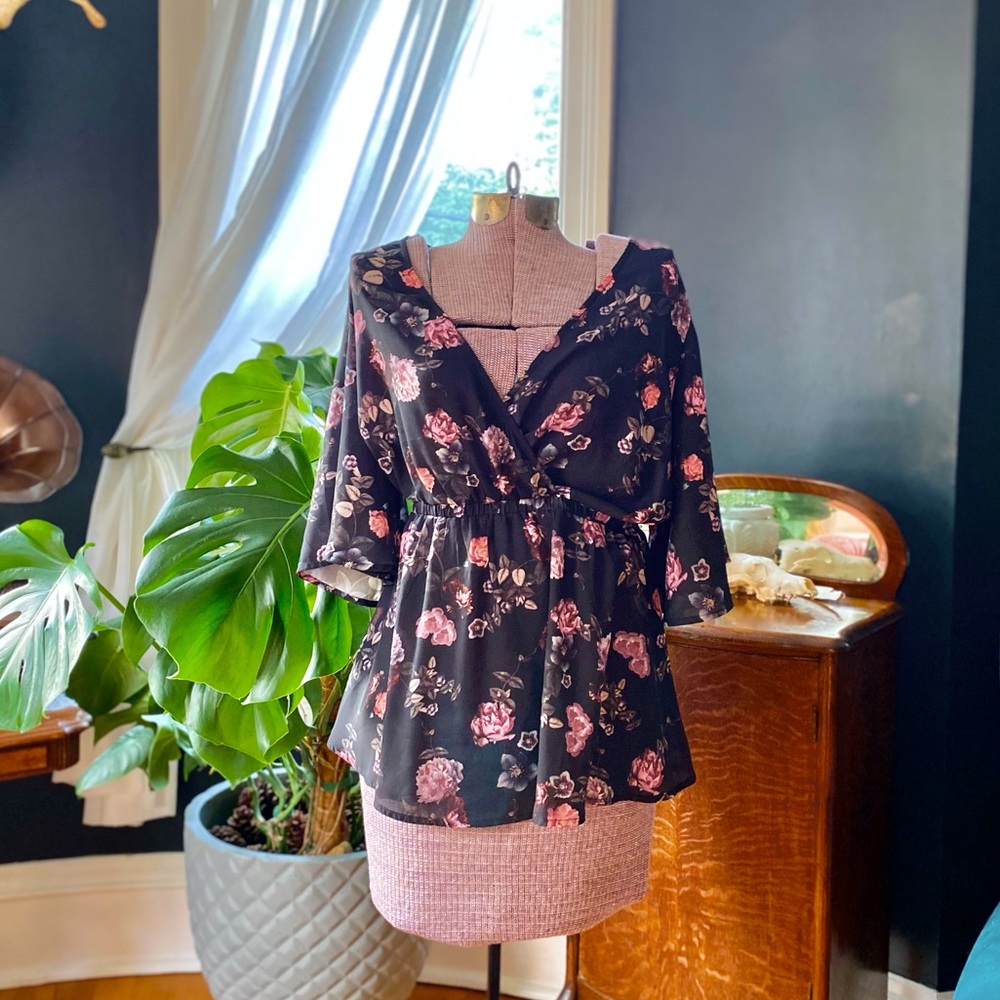 Torrid black floral cinched waist top size 0